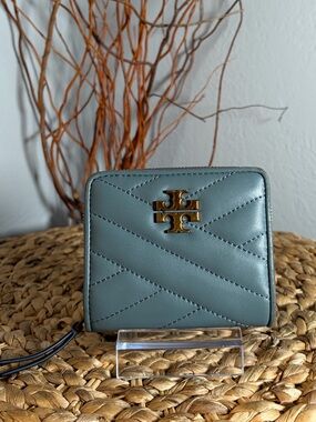 TORY BURCH QUILTED ZIP WALLET